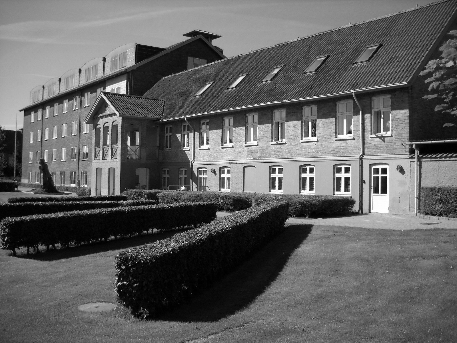 Plejehjemmet Uttrupgaard har facade mod Østergade